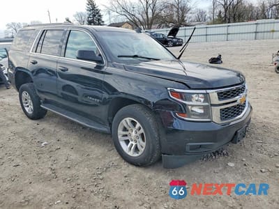 Czwarte zdjęcie samochodu z boku: 2019 CHEVROLET TAHOE K1500 LT VIN:1GNSKBKC2KR137906 - miniatura