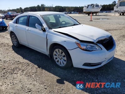 Czwarte zdjęcie samochodu z boku: 2013 CHRYSLER 200 LX VIN:1C3CCBAB2DN691948 - miniatura