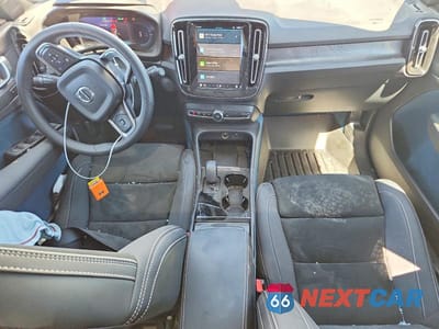 Zdjęcie 8 z 12 samochodu: 2023 VOLVO XC40 RECHARGE PLUS VIN:YV4ED3UL7P2020340 - miniatura