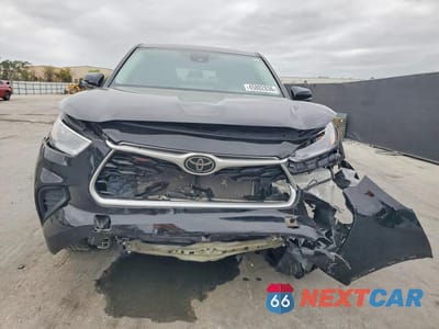 Piąte zdjęcie samochodu w środku: 2022 TOYOTA HIGHLANDER L VIN:5TDCZRAH5NS103737 - miniatura