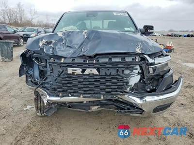 Piąte zdjęcie samochodu w środku: 2025 RAM 1500 BIG HORN VIN:1C6RRFFG0SN714941 - miniatura