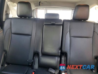 Zdjęcie 10 z 13 samochodu: 2018 TOYOTA HIGHLANDER LIMITED VIN:5TDDZRFH7JS843345 - miniatura