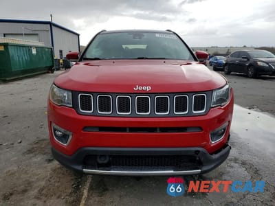 Piąte zdjęcie samochodu w środku: 2019 JEEP COMPASS LIMITED VIN:3C4NJCCB4KT638081 - miniatura