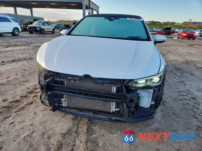 Piąte zdjęcie samochodu w środku: 2023 VOLKSWAGEN GTI SE VIN:WVW3A7CD1PW166570 - miniatura