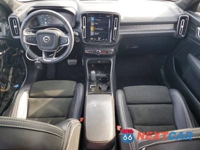 Zdjęcie 8 z 15 samochodu: 2021 VOLVO XC40 T5 R-DESIGN VIN:YV4162UM0M2483394 - miniatura
