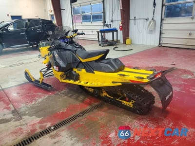Trzecie zdjęcie samochodu z tyłu: 2025 SKIDOO MX Z X-RS E-TEC 850R VIN:2BPSMVSA6SV000004 - miniatura