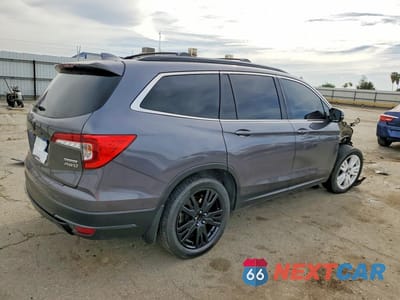 Trzecie zdjęcie samochodu z tyłu: 2022 HONDA PILOT SE VIN:5FNYF6H2XNB055767 - miniatura