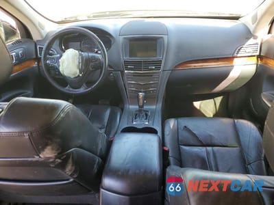 Zdjęcie 8 z 13 samochodu: 2016 LINCOLN MKT VIN:2LMHJ5FK4GBL00395 - miniatura