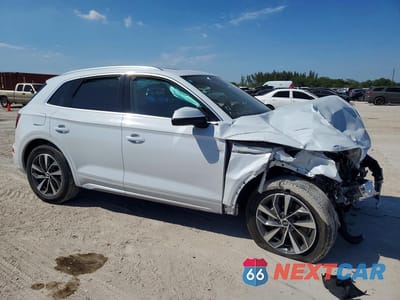 Czwarte zdjęcie samochodu z boku: 2021 AUDI Q5 PREMIUM VIN:WA1AAAFY0M2079906 - miniatura