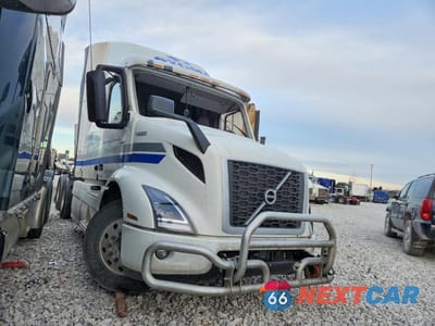 2025 VOLVO VNR SEMI TRUCK 4V4WC9EHXSN677443 - główne zdjęcie licytacji z USA - miniatura