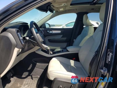 Zdjęcie 7 z 13 samochodu: 2021 VOLVO XC40 T5 MOMENTUM VIN:YV4162UK7M2483892 - miniatura