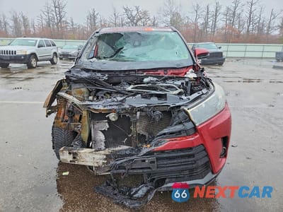 Piąte zdjęcie samochodu w środku: 2019 TOYOTA HIGHLANDER SE VIN:5TDJZRFH0KS611108 - miniatura
