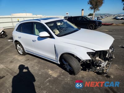 Czwarte zdjęcie samochodu z boku: 2016 AUDI Q5 PREMIUM PLUS VIN:WA1L2AFP9GA101067 - miniatura