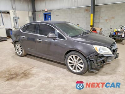 Czwarte zdjęcie samochodu z boku: 2013 BUICK VERANO VIN:1G4PP5SK9D4163052 - miniatura