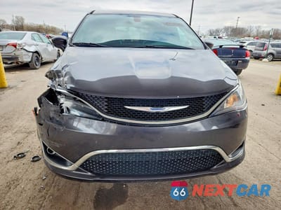 Piąte zdjęcie samochodu w środku: 2019 CHRYSLER PACIFICA TOURING PLUS VIN:2C4RC1FG7KR541239 - miniatura