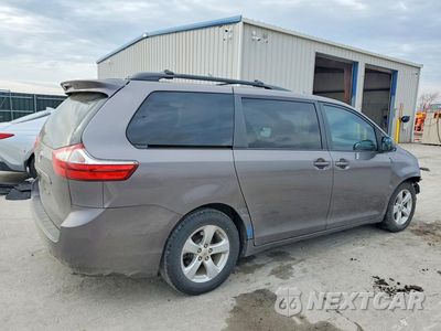 Trzecie zdjęcie samochodu z tyłu: 2015 TOYOTA SIENNA LE 8-PASSENGER VIN:5TDKK3DC0FS555464 - miniatura