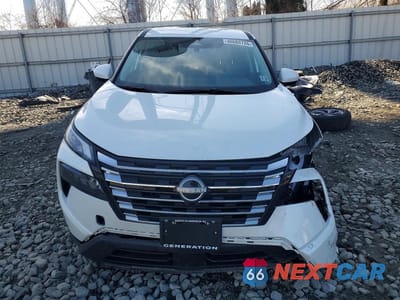 Piąte zdjęcie samochodu w środku: 2025 NISSAN ROGUE SV VIN:5N1BT3BA8SC862158 - miniatura