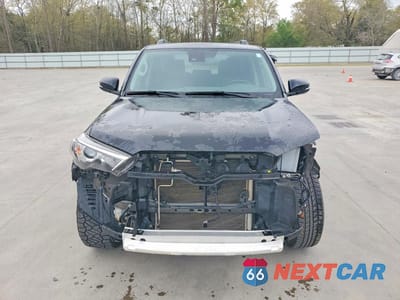 Piąte zdjęcie samochodu w środku: 2024 TOYOTA 4RUNNER SR5 PREMIUM VIN:JTEFU5JR1R5315409 - miniatura