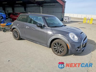 Czwarte zdjęcie samochodu z boku: 2017 MINI COOPER S VIN:WMWXP7C3XH3B94541 - miniatura