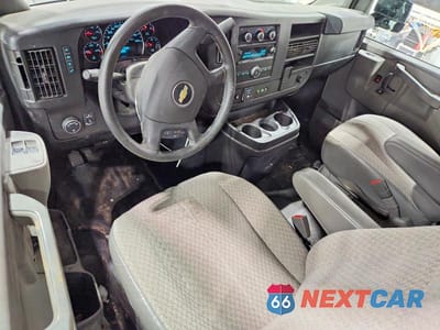 Zdjęcie 8 z 14 samochodu: 2018 CHEVROLET EXPRESS 2500 CARGO UTILITY / SERVICE VAN VIN:1GCWGAFG4J1338884 - miniatura