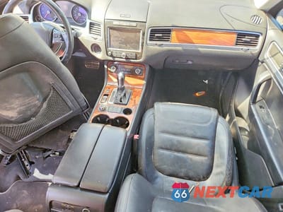 Zdjęcie 8 z 12 samochodu: 2011 VOLKSWAGEN TOUAREG HYBRID VIN:WVGFG9BP5BD001253 - miniatura