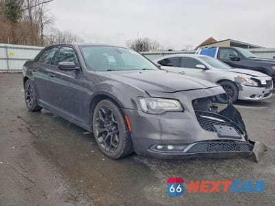 Czwarte zdjęcie samochodu z boku: 2019 CHRYSLER 300 S VIN:2C3CCABGXKH635105 - miniatura