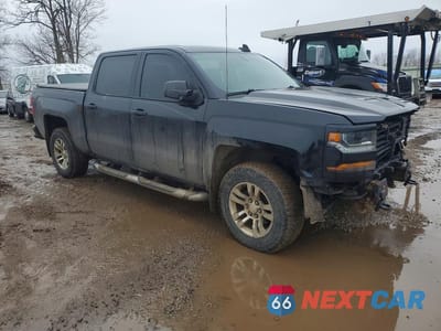 Czwarte zdjęcie samochodu z boku: 2018 CHEVROLET SILVERADO K1500 CUSTOM VIN:3GCUKPEC7JG293416 - miniatura