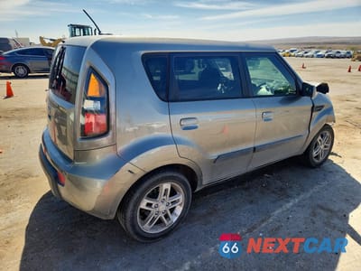 Trzecie zdjęcie samochodu z tyłu: 2010 KIA SOUL + VIN:KNDJT2A20A7038781 - miniatura
