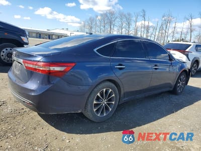 Trzecie zdjęcie samochodu z tyłu: 2018 TOYOTA AVALON HYBRID XLE PREMIUM VIN:4T1BD1EB7JU063342 - miniatura