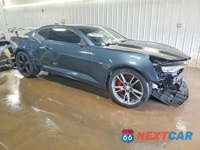 Czwarte zdjęcie samochodu z boku: 2019 CHEVROLET CAMARO LS VIN:1G1FB1RX6K0112744 - miniatura
