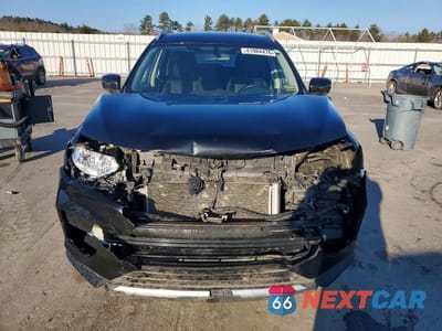 Piąte zdjęcie samochodu w środku: 2018 NISSAN ROGUE SV VIN:JN8AT2MV2JW354649 - miniatura