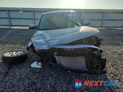 Piąte zdjęcie samochodu w środku: 2025 KIA SOUL LX VIN:KNDJ23AU6S7967885 - miniatura