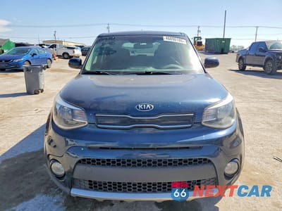 Piąte zdjęcie samochodu w środku: 2017 KIA SOUL + VIN:KNDJP3A5XH7449846 - miniatura