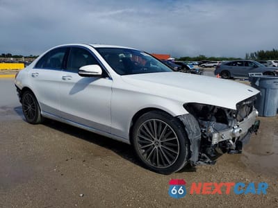 Czwarte zdjęcie samochodu z boku: 2020 MERCEDES-BENZ C 300 VIN:55SWF8DB2LU333324 - miniatura
