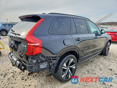 Trzecie zdjęcie samochodu z tyłu: 2021 VOLVO XC90 T6 R-DESIGN VIN:YV4A22PM0M1681907 - miniatura
