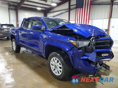 Czwarte zdjęcie samochodu z boku: 2025 TOYOTA TACOMA SR5 VIN:3TMLB5JN6SM112879 - miniatura