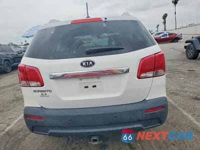 Zdjęcie 6 z 13 samochodu: 2013 KIA SORENTO LX VIN:5XYKTDA29DG403076 - miniatura