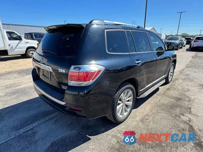 Czwarte zdjęcie samochodu z boku: 2013 TOYOTA HIGHLANDER HYBRID LIMITED VIN:JTEDC3EH0D2015337 - miniatura
