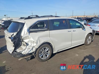 Trzecie zdjęcie samochodu z tyłu: 2022 TOYOTA SIENNA XLE 7-PASSENGER VIN:5TDJRKEC9NS134888 - miniatura