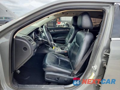 Zdjęcie 7 z 11 samochodu: 2019 CHRYSLER 300 TOURING VIN:2C3CCAAG2KH548932 - miniatura