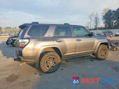 Trzecie zdjęcie samochodu z tyłu: 2023 TOYOTA 4RUNNER SR5 PREMIUM VIN:JTENU5JR5P6200296 - miniatura