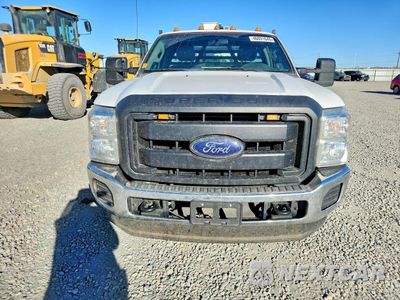 Piąte zdjęcie samochodu w środku: 2015 FORD F350 SUPER DUTY FLATBED TRUCK VIN:1FDRF3HT7FEA10747 - miniatura