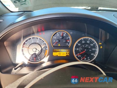 Zdjęcie 9 z 12 samochodu: 2014 NISSAN TITAN SV VIN:1N6AA0EC5EN514051 - miniatura
