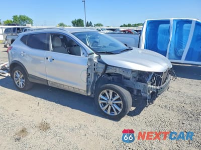 Czwarte zdjęcie samochodu z boku: 2018 NISSAN ROGUE SPORT SV VIN:JN1BJ1CP9JW195232 - miniatura