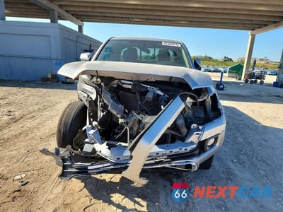 Piąte zdjęcie samochodu w środku: 2017 TOYOTA TACOMA SR5 V6 VIN:5TFSZ5AN9HX113650 - miniatura