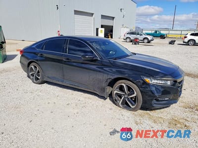 Czwarte zdjęcie samochodu z boku: 2018 HONDA ACCORD SPORT VIN:1HGCV1F31JA188014 - miniatura