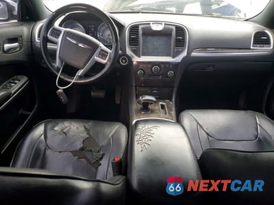 Zdjęcie 8 z 14 samochodu: 2014 CHRYSLER 300C VIN:2C3CCAEG7EH255459 - miniatura