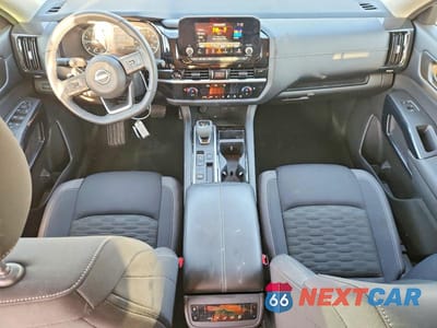 Zdjęcie 8 z 13 samochodu: 2025 NISSAN PATHFINDER SV VIN:5N1DR3BAXSC302729 - miniatura