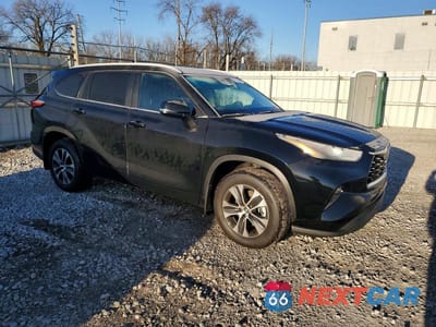 Czwarte zdjęcie samochodu z boku: 2026 TOYOTA HIGHLANDER XLE VIN:5TDKDRBH7TS605493 - miniatura