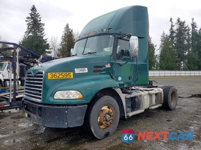 Drugie zdjęcie samochodu z przodu: 2017 MACK CXU612 SEMI TRUCK VIN:1M1AW01X4HM009903 - miniatura